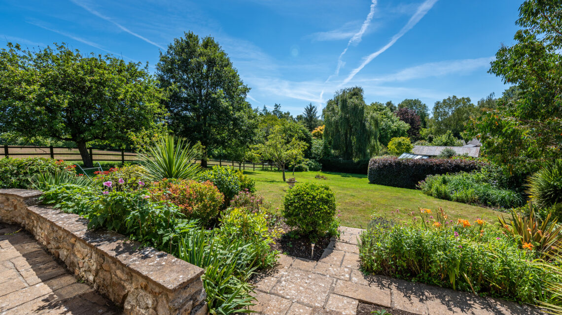 Plough & Horseshoe cottage gardens