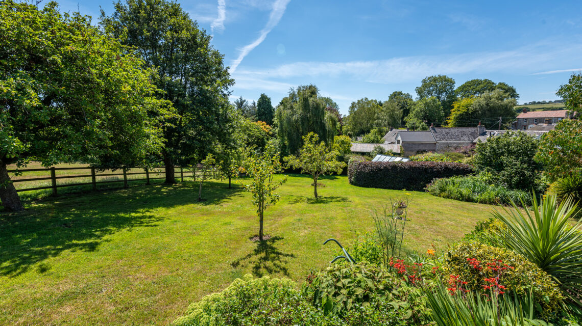 Plough & Horseshoe cottage gardens
